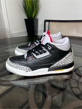 Nike Air Jordan 3 Retro
OG'Black Cement Youth Size 7Y